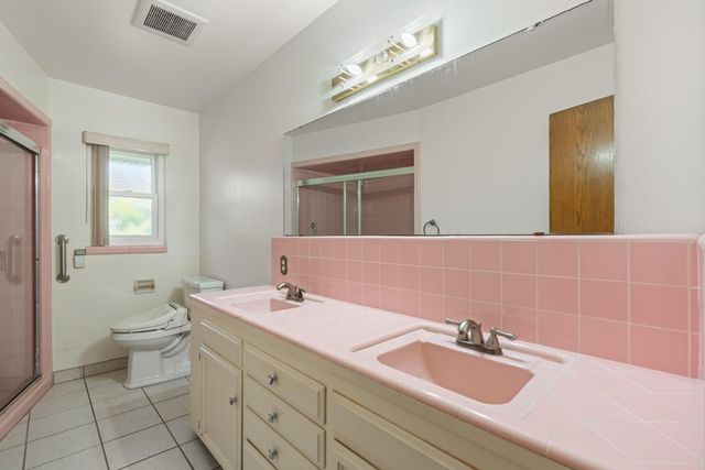 1512 W San Jose Avenue, Fresno, CA 93711