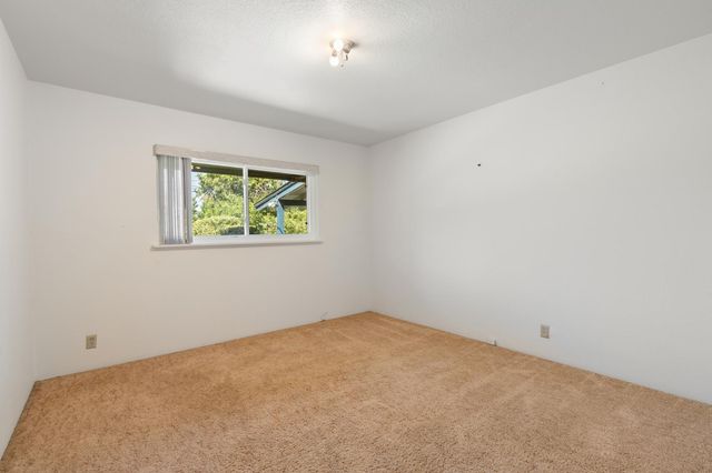 1512 W San Jose Avenue, Fresno, CA 93711