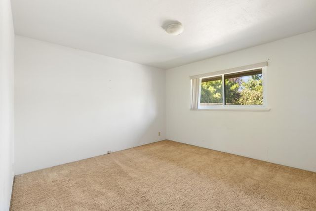 1512 W San Jose Avenue, Fresno, CA 93711