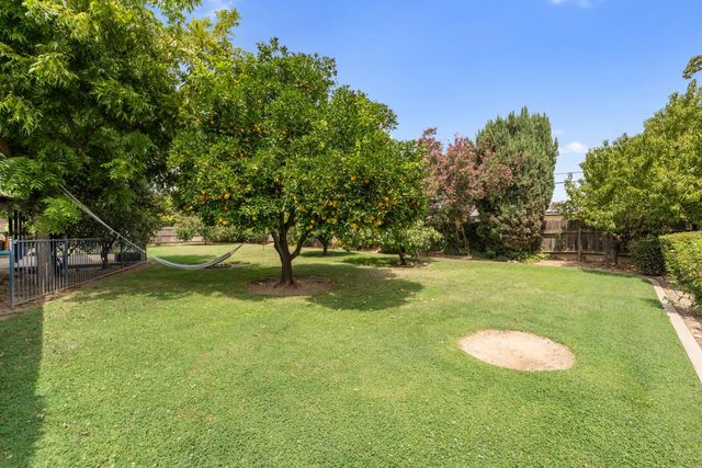 1512 W San Jose Avenue, Fresno, CA 93711