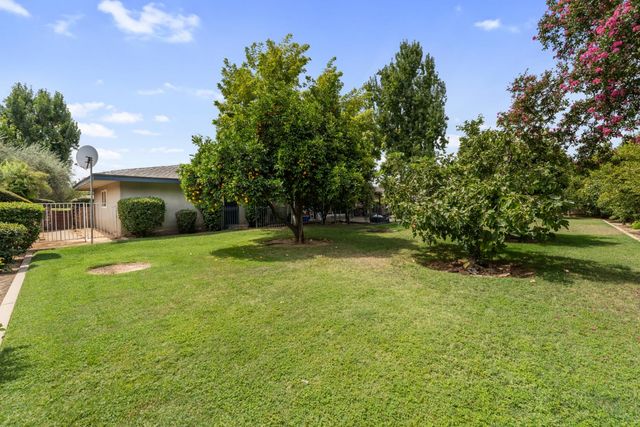 1512 W San Jose Avenue, Fresno, CA 93711