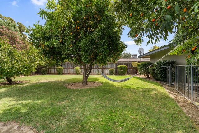 1512 W San Jose Avenue, Fresno, CA 93711