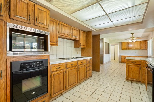 1512 W San Jose Avenue, Fresno, CA 93711