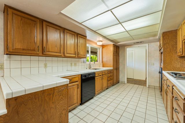 1512 W San Jose Avenue, Fresno, CA 93711