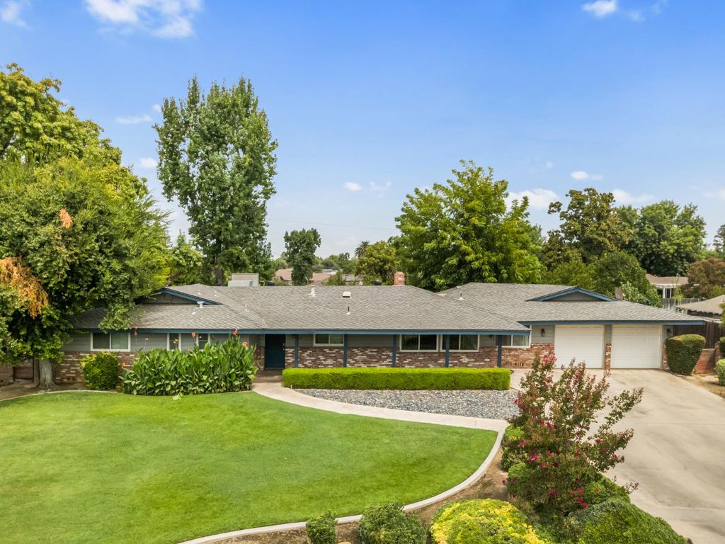 1512 W San Jose Avenue, Fresno, CA 93711
