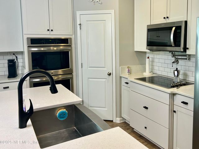 3955 HAMMOCK BLUFF Circle, Jacksonville, FL 32226