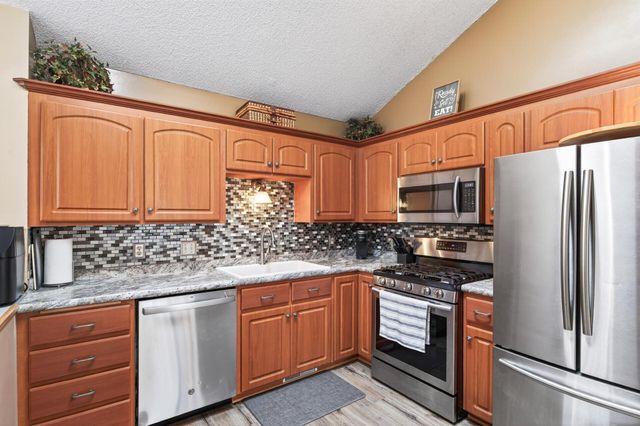 14810 40th Avenue N, Plymouth, MN 55446