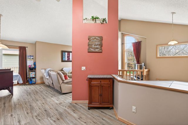 14810 40th Avenue N, Plymouth, MN 55446