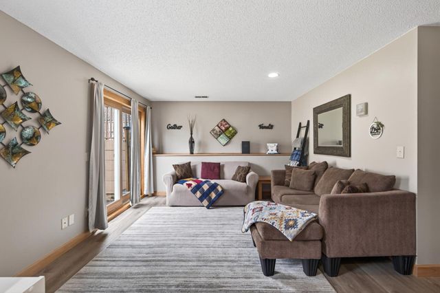 14810 40th Avenue N, Plymouth, MN 55446