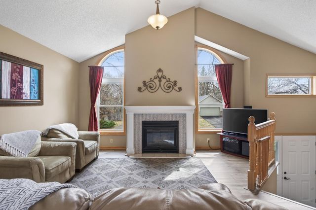 14810 40th Avenue N, Plymouth, MN 55446