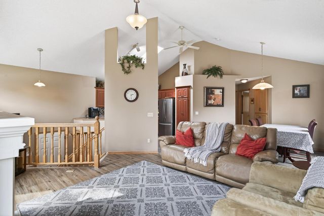 14810 40th Avenue N, Plymouth, MN 55446