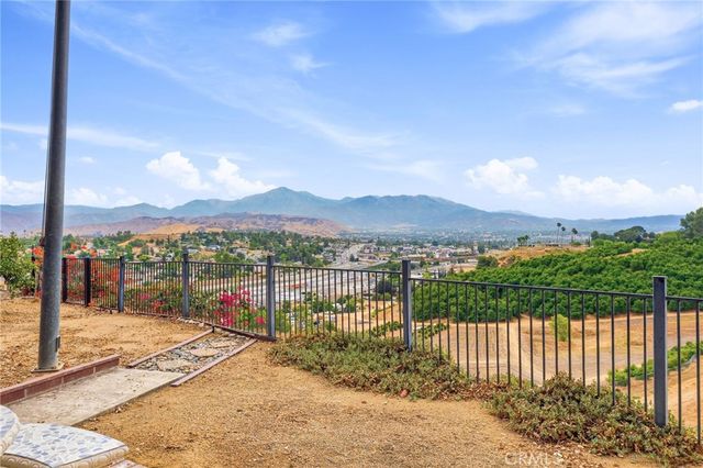31016 E Sunset Drive N, Redlands, CA 92373