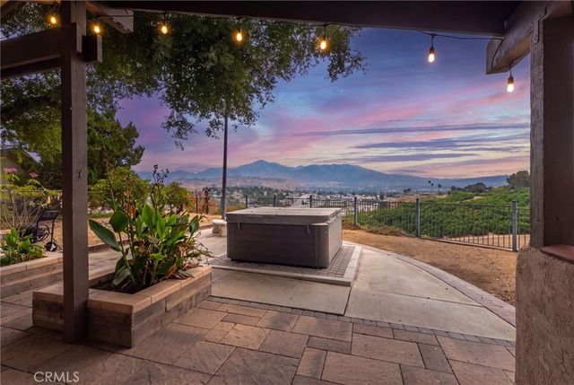 31016 E Sunset Drive N, Redlands, CA 92373