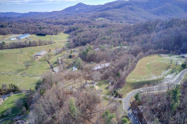 8321 Poplar Springs LN, Roanoke, VA 24018