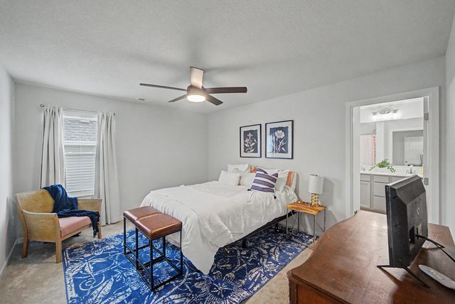4342 Grover Woods Lane, Des Moines, IA 50317