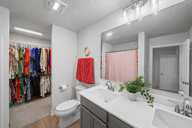 4342 Grover Woods Lane, Des Moines, IA 50317