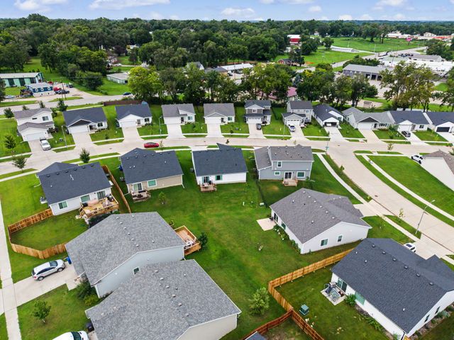 4342 Grover Woods Lane, Des Moines, IA 50317