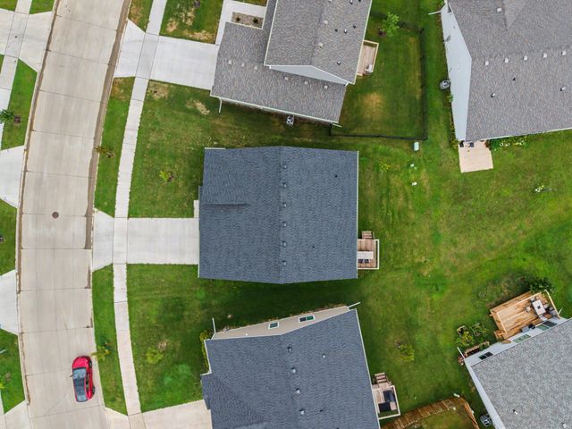 4342 Grover Woods Lane, Des Moines, IA 50317
