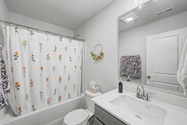 4342 Grover Woods Lane, Des Moines, IA 50317