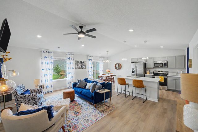 4342 Grover Woods Lane, Des Moines, IA 50317