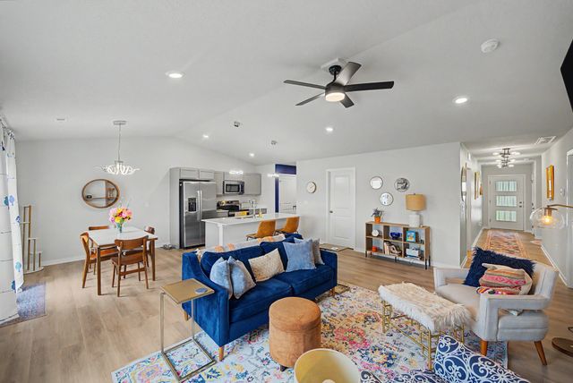 4342 Grover Woods Lane, Des Moines, IA 50317