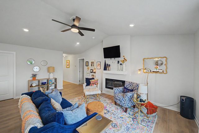 4342 Grover Woods Lane, Des Moines, IA 50317