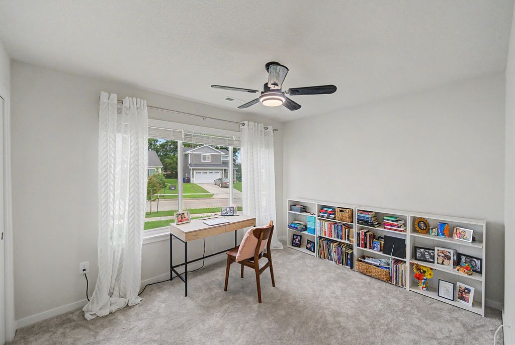 4342 Grover Woods Lane, Des Moines, IA 50317