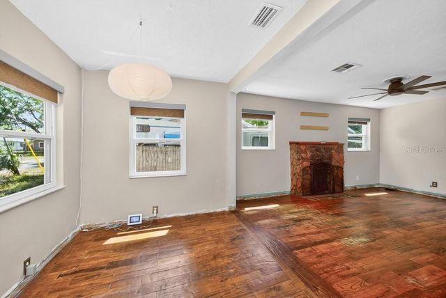 5818 39TH STREET N, St Petersburg, FL 33714