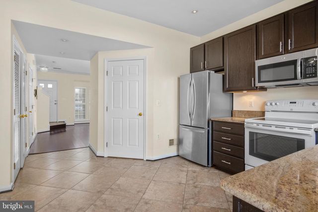 4384 SUTLER HILL SQ, Fairfax, VA 22033