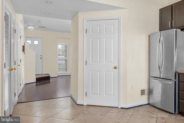 4384 SUTLER HILL SQ, Fairfax, VA 22033