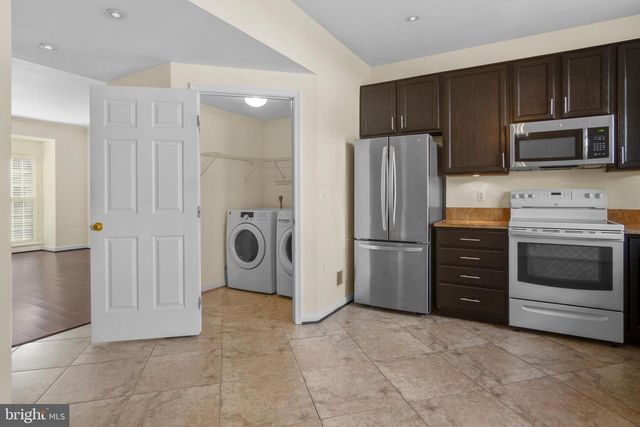 4384 SUTLER HILL SQ, Fairfax, VA 22033