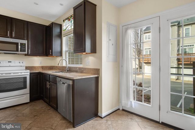 4384 SUTLER HILL SQ, Fairfax, VA 22033