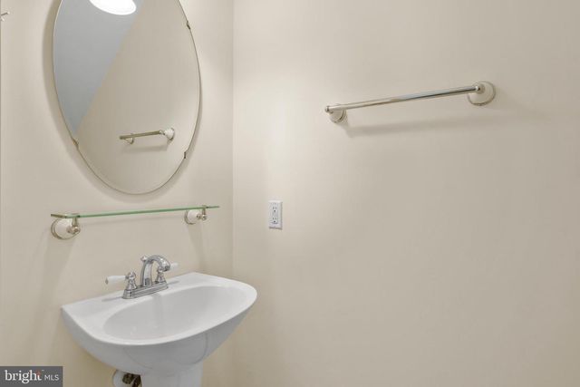 4384 SUTLER HILL SQ, Fairfax, VA 22033