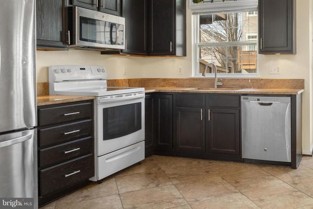 4384 SUTLER HILL SQ, Fairfax, VA 22033