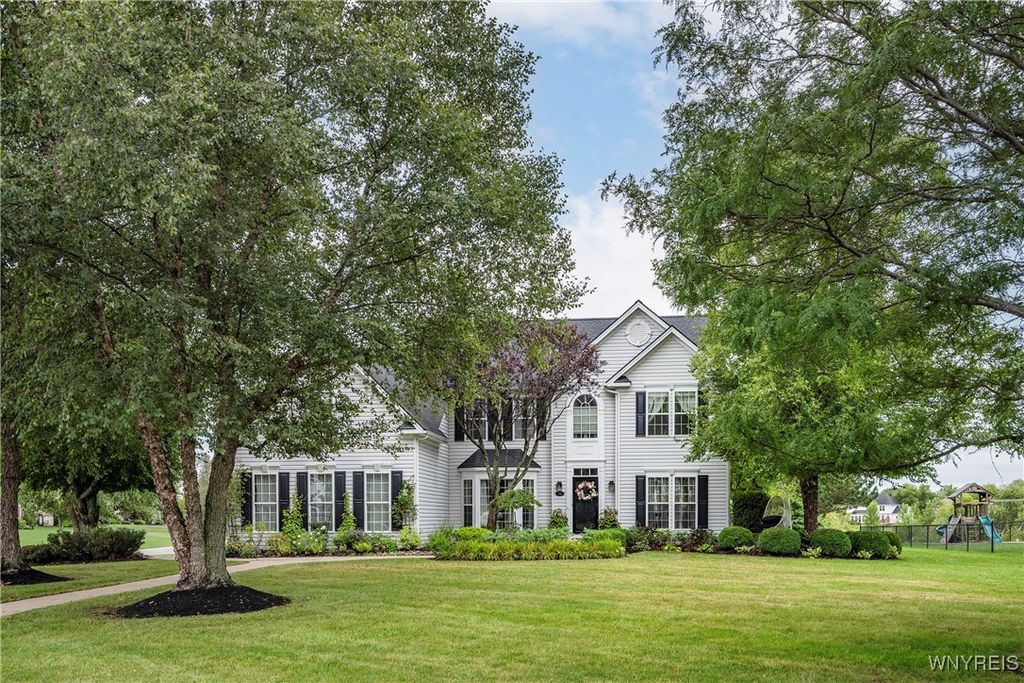 95 Graystone Lane, Orchard Park, NY 14127