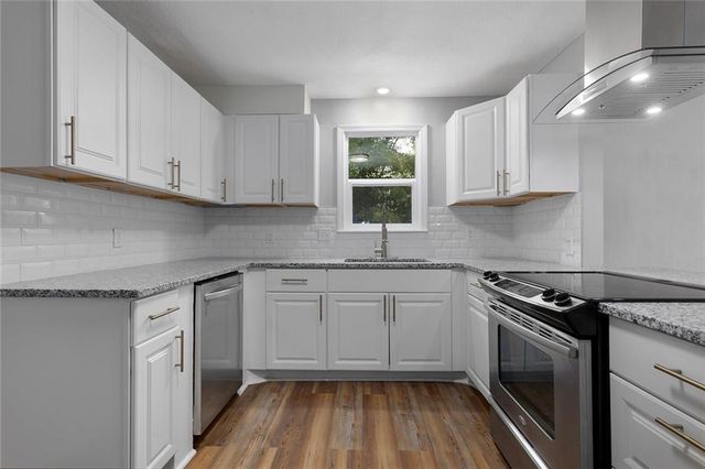 412 N Fairview Avenue, Liberty, MO 64068