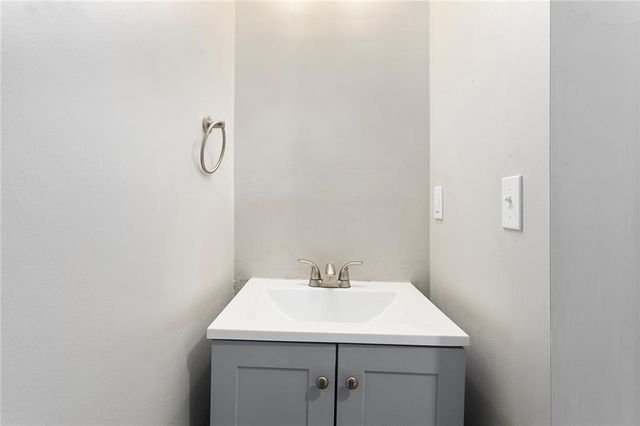 412 N Fairview Avenue, Liberty, MO 64068