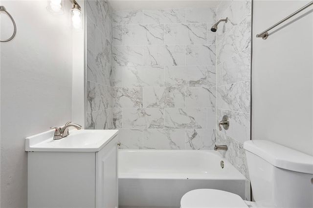 412 N Fairview Avenue, Liberty, MO 64068