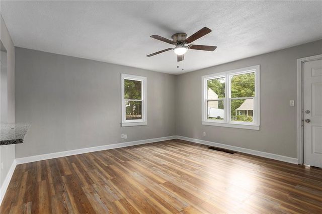 412 N Fairview Avenue, Liberty, MO 64068