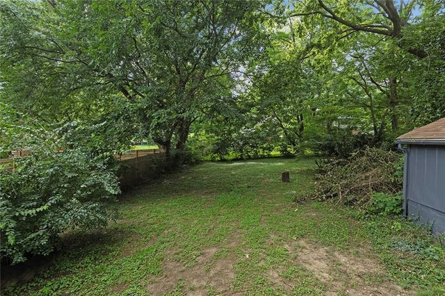 412 N Fairview Avenue, Liberty, MO 64068