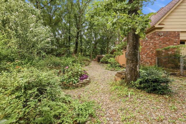 8 Woodsong Drive, Roland, AR 72135
