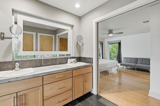 616 W Monroe ST, Austin, TX 78704