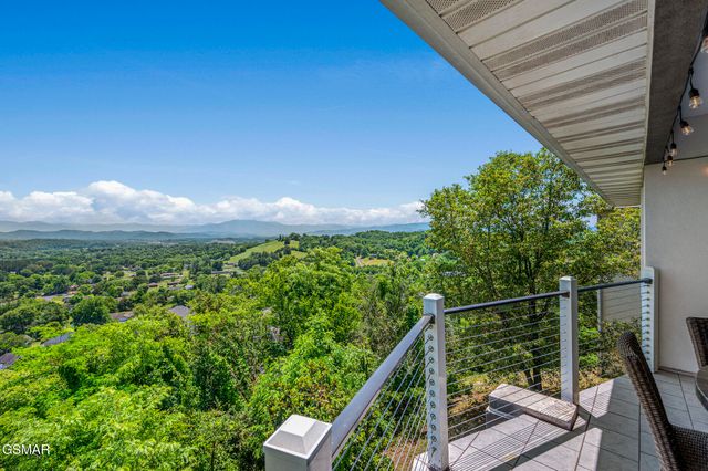 450 Maggie Mack Lane, Sevierville, TN 37862