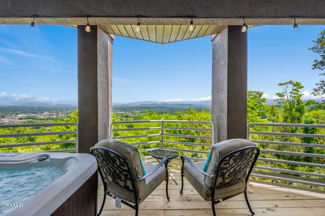 450 Maggie Mack Lane, Sevierville, TN 37862