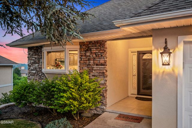 450 Maggie Mack Lane, Sevierville, TN 37862