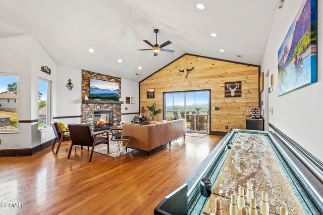 450 Maggie Mack Lane, Sevierville, TN 37862