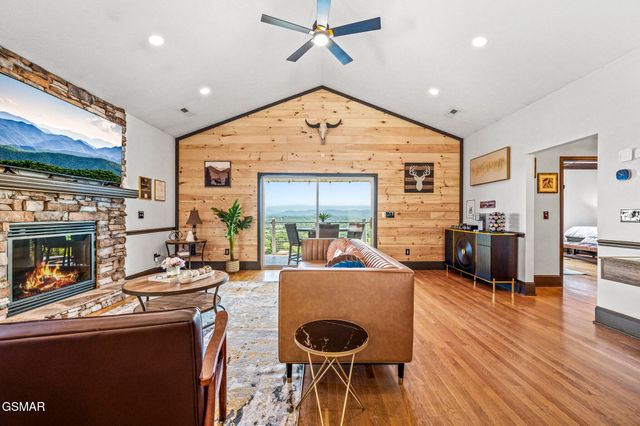 450 Maggie Mack Lane, Sevierville, TN 37862