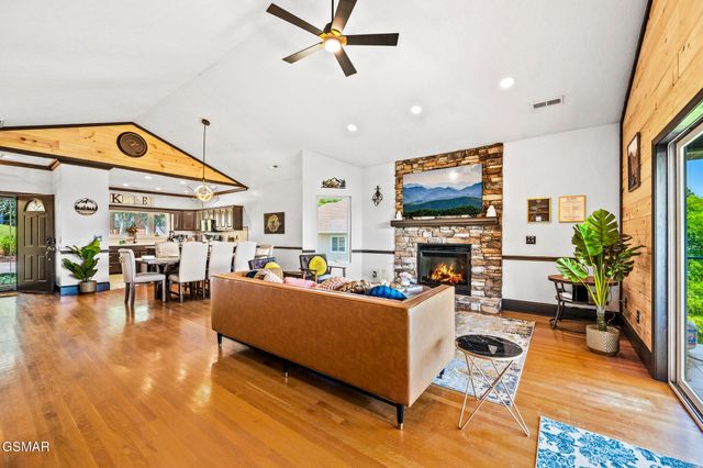 450 Maggie Mack Lane, Sevierville, TN 37862