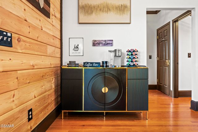 450 Maggie Mack Lane, Sevierville, TN 37862