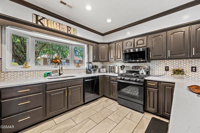 450 Maggie Mack Lane, Sevierville, TN 37862